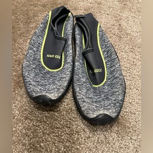 Water shoes for men